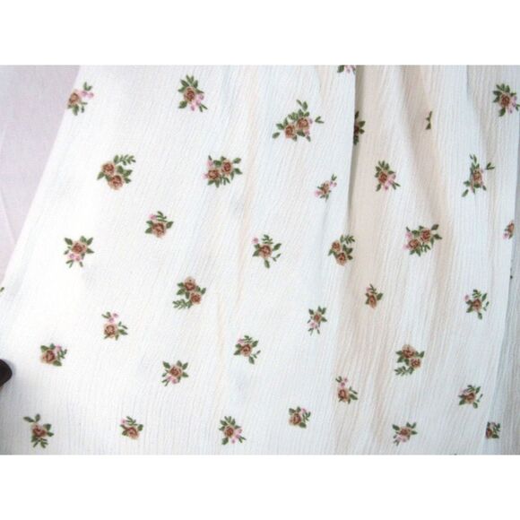 Torrid Smocked Floral Peasant Blouse – Size 2 (EUC) - Picture 4 of 5